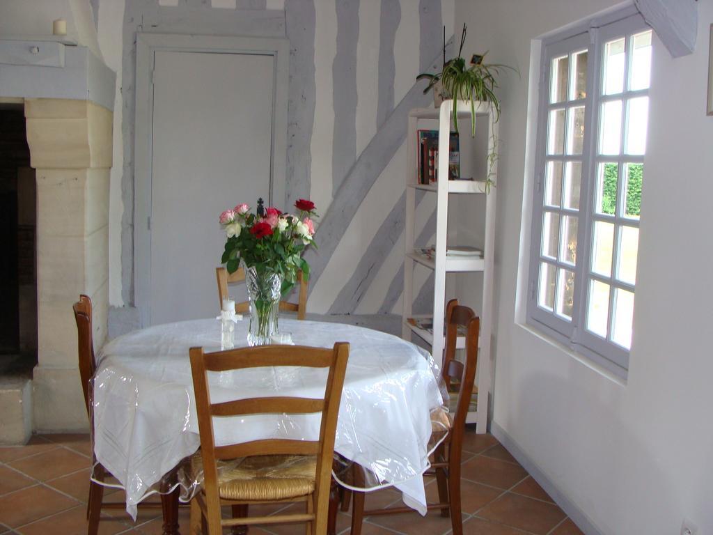 Le Vieux Castel Acomodação com café da manhã Goustranville Exterior foto