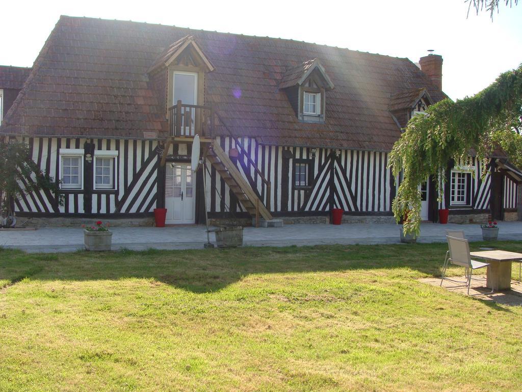 Le Vieux Castel Acomodação com café da manhã Goustranville Exterior foto
